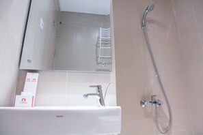 Habitación | Baño | Regadera, toallas, shampoo 