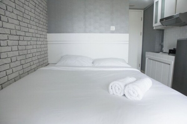 Room | Desk, free WiFi, bed sheets