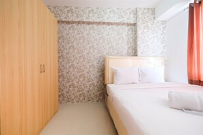 Room | Free WiFi, bed sheets - Cozy 2BR Bassura City Apartment with City View (Jakarta)