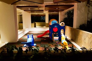 Área de juegos infantiles al aire libre