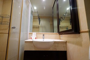 Room | Bathroom sink - Premium Location 2BR Apartment @ FX Residence (Jakarta)