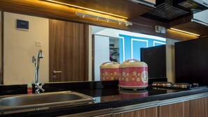 Room | Dapur kecil peribadi | Peti sejuk, dapur, periuk nasi 