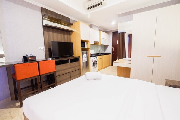 Room | Desk, free WiFi, bed sheets