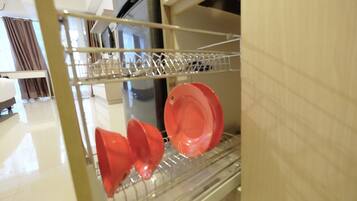 Room | Private kitchenette | Fridge, stovetop, rice cooker, cookware/dishes/utensils