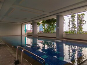 Outdoor pool - Modern Studio The H Residence near MT Haryono (Jakarta)