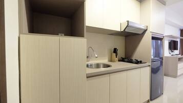 Quarto | Cozinha privada | Geladeira, cooktop, panela elétrica de arroz