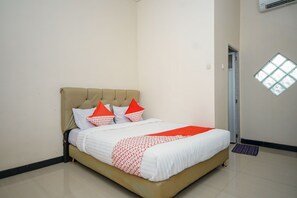 Standard Double Room | Desk, free WiFi, bed sheets