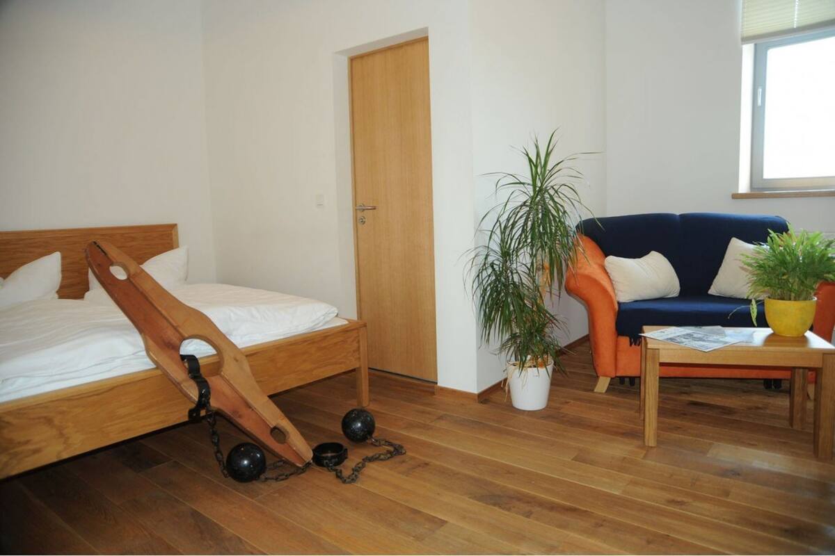 Double Room | Hypo-allergenic bedding available, soundproofing, iron/ironing board