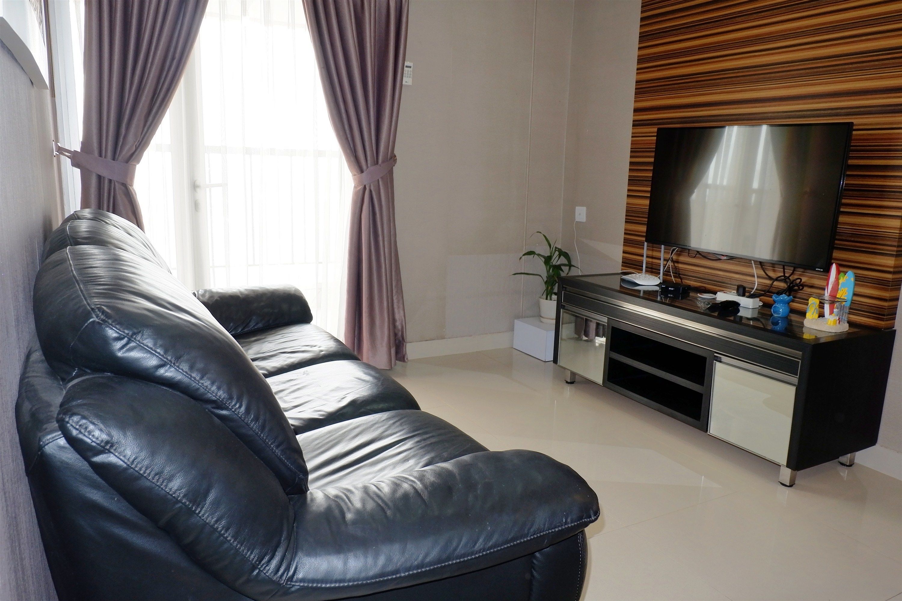 Room | Living room | TV