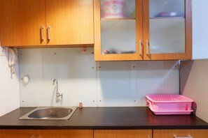 Room | Private kitchenette | Fridge, stovetop, electric kettle, rice cooker