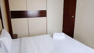Room | Desk, free WiFi, bed sheets
