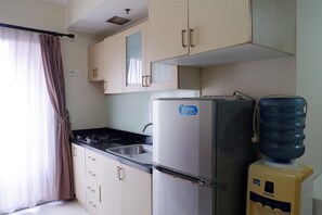 Camera | Cucina privata | Frigorifero, piano cottura, bollitore elettrico, risottiera