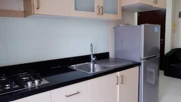 Room | Private kitchen | Fridge, stovetop, electric kettle, rice cooker