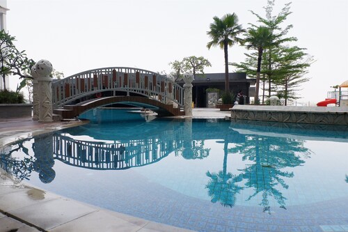 Close to Pool Studio Apartment Sky Terrace at Daan Mogot Baru