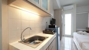 Chambre | Coin cuisine privé | Réfrigérateur, plaque de cuisson, bouilloire électrique, cuiseur de riz