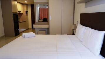 Room | Desk, free WiFi, bed sheets