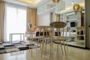 Room | In-room dining