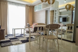 Habitación | Área de sala de estar | Televisión