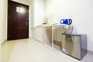 Kamar | Dapur kecil pribadi | Lemari es, kompor, dan peralatan masak/sendok-piring