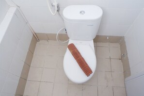 Zimmer | Badezimmer | Dusche, Handtücher, Toilettenpapier