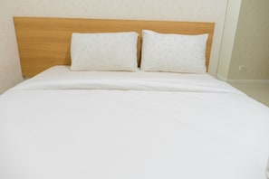 Room | Desk, free WiFi, bed sheets - Minimalist 2BR Apartment at Parahyangan Residence (Bandung)