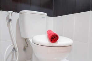 Bathroom - Modern Furnished Studio Room Cinere Bellevue Suites Apartment (Depok)
