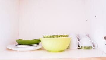 Phòng | Bếp nhỏ riêng | Tủ lạnh, bếp nấu, nồi cơm, dụng cụ nấu nướng/bát dĩa/dao nĩa