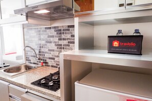 Kamar | Dapur kecil pribadi | Lemari es, kompor, ketel listrik, dan penanak nasi