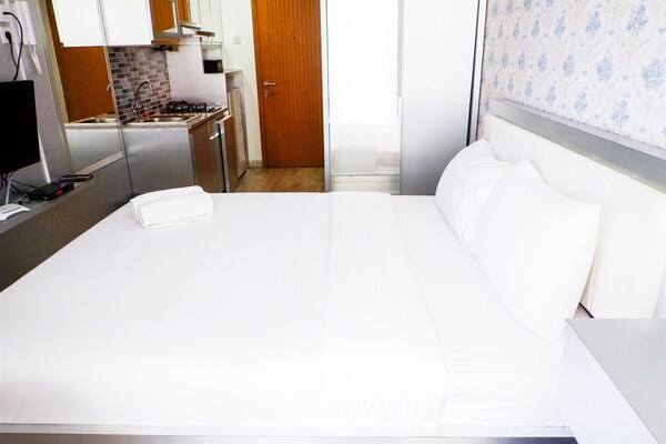 Brand New Studio Room Cinere Bellevue Suites Apartment - Depok