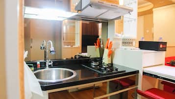 Room | Dapur peribadi | Peti sejuk, ketuhar gelombang mikro, dapur, periuk nasi