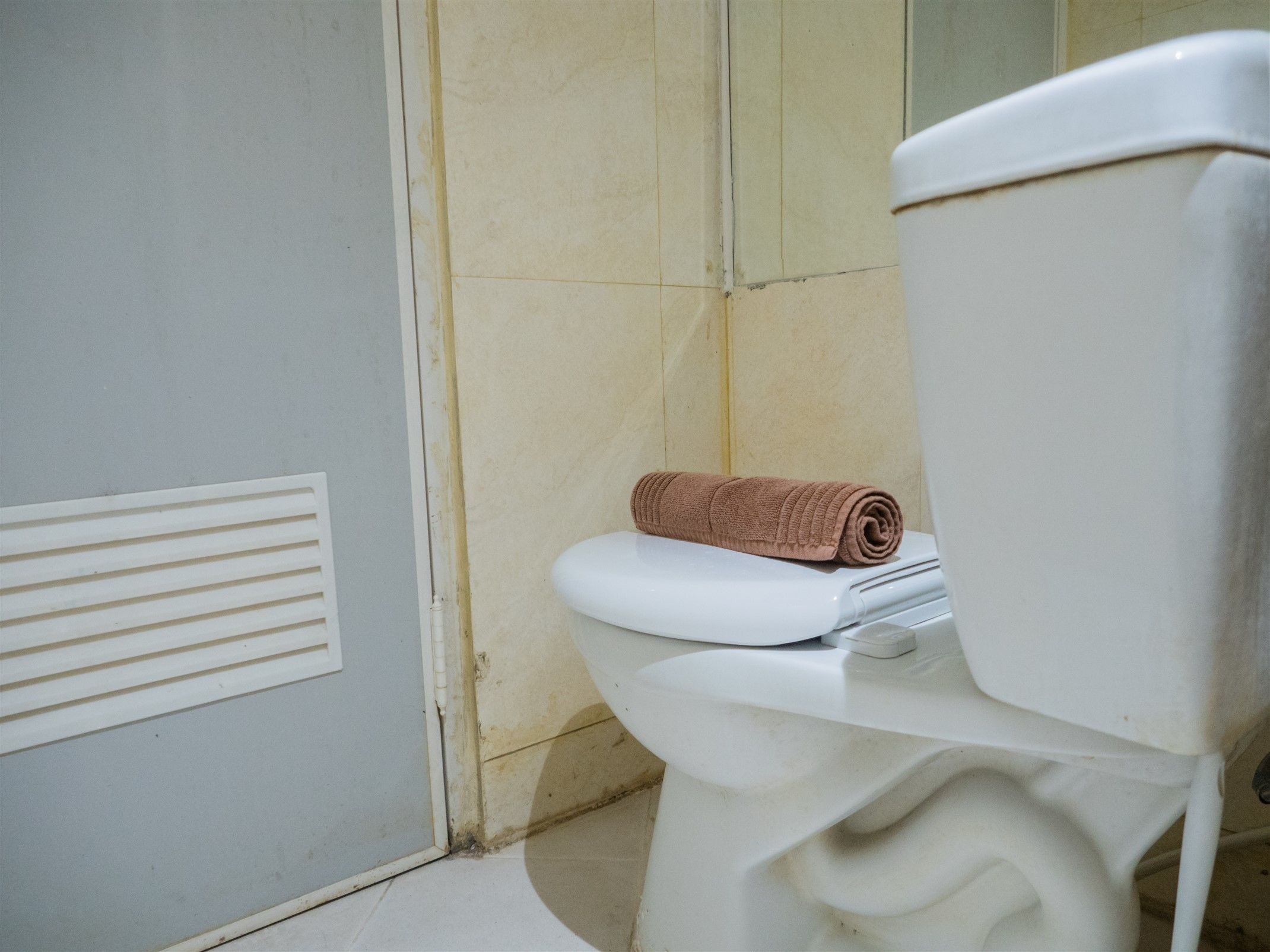 客房 | 办公桌、床单