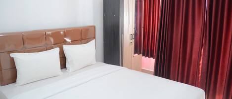 Escritorio, wifi gratis y ropa de cama