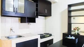 Kamar | Dapur kecil pribadi | Lemari es, kompor, ketel listrik, dan penanak nasi