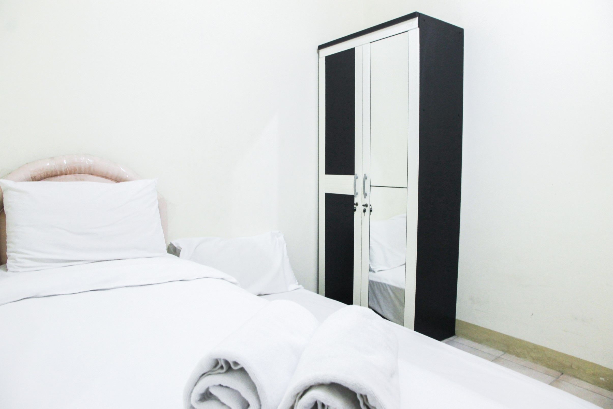 Room | Desk, free WiFi, bed sheets