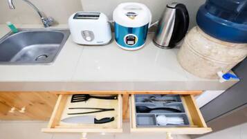 Room | Private kitchen | Fridge, microwave, stovetop, electric kettle