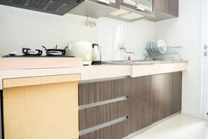 Habitación | Cocina básica privada | Frigorífico, microondas, placa de cocina y arrocera