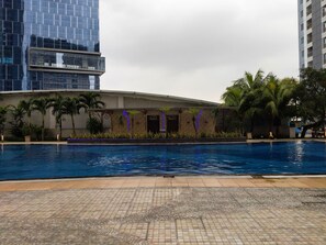 Outdoor pool - Strategic Studio Apartment at Orchard Mansion Supermall (Surabaya)