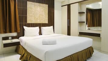 Room | Desk, iron/ironing board, free WiFi, bed sheets