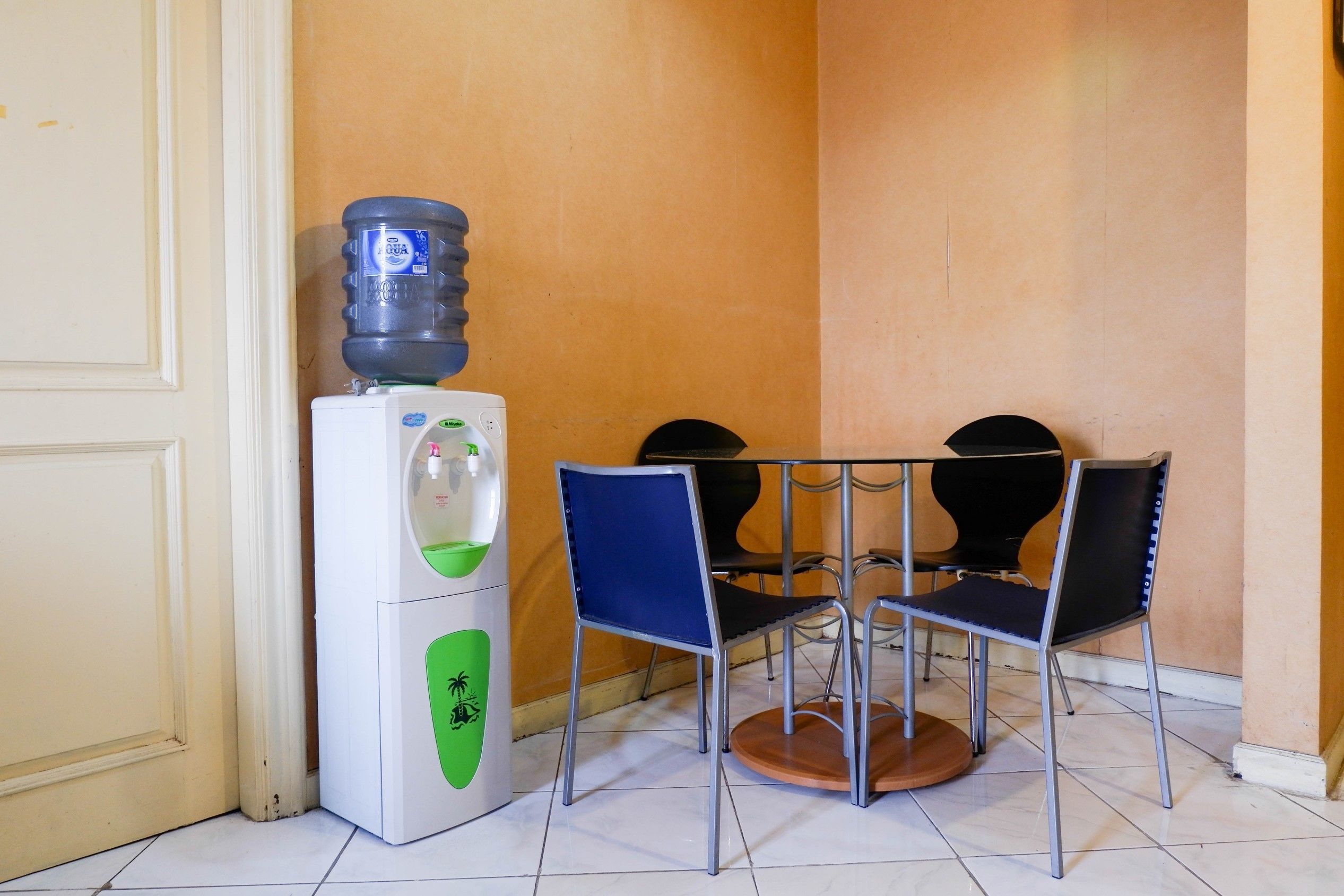 Room | In-room dining