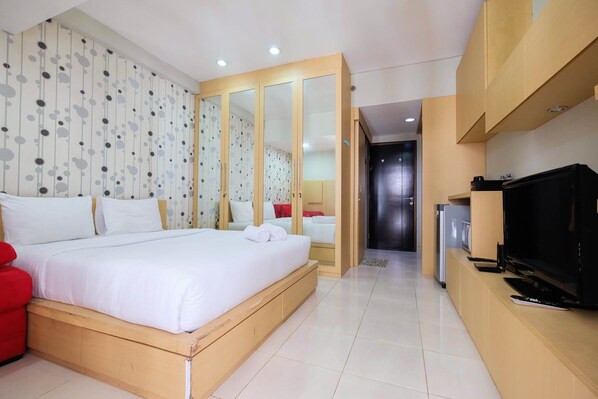 Room | Desk, iron/ironing board, free WiFi, bed sheets