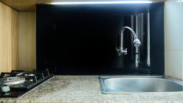 Room | Private kitchenette | Fridge, stovetop, rice cooker, cookware/dishes/utensils