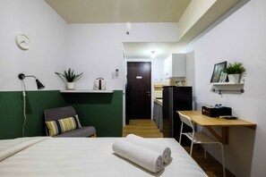 Zimmer | Schreibtisch, kostenloses WLAN, Bettwäsche