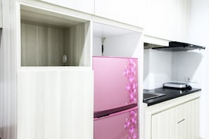 Chambre | Coin cuisine privé | Réfrigérateur, plaque de cuisson, cuiseur de riz