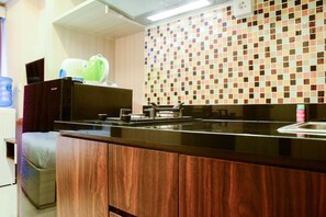 Room | Private kitchen - Central Jakarta Studio at Capitol Park Apartment (Jakarta)