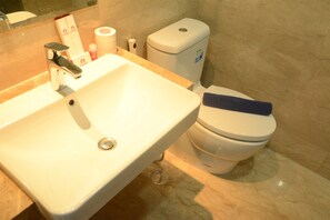 Room | Bathroom | Shower, towels