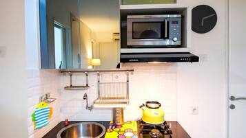 Room | Private kitchenette | Fridge, microwave, stovetop, rice cooker
