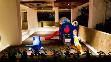 Área de juegos infantiles al aire libre