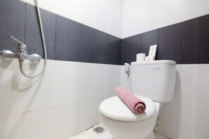 Kamar | Kamar mandi | Shower dan handuk