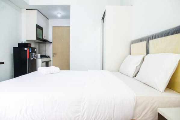 Room | Desk, free WiFi, bed sheets