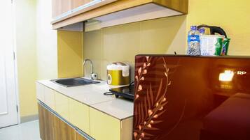 Room | Dapur kecil peribadi | Peti sejuk, dapur, cerek elektrik, periuk nasi